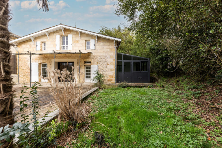 Maison pierre - 6 pièces 10 mn Bordeaux Rive Droite  - jardin  -garage