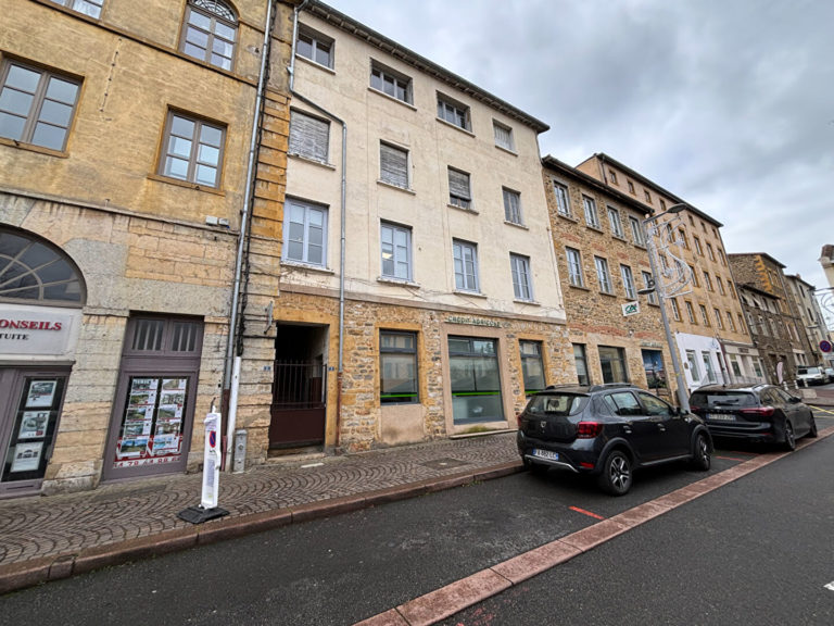 Immeuble mixte de rapport 433 m2 a 30 minutes DE LYON