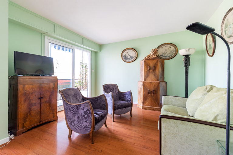 ELEGANT APPARTEMENT SAINT SEURIN BALCON PARKING 71 M2