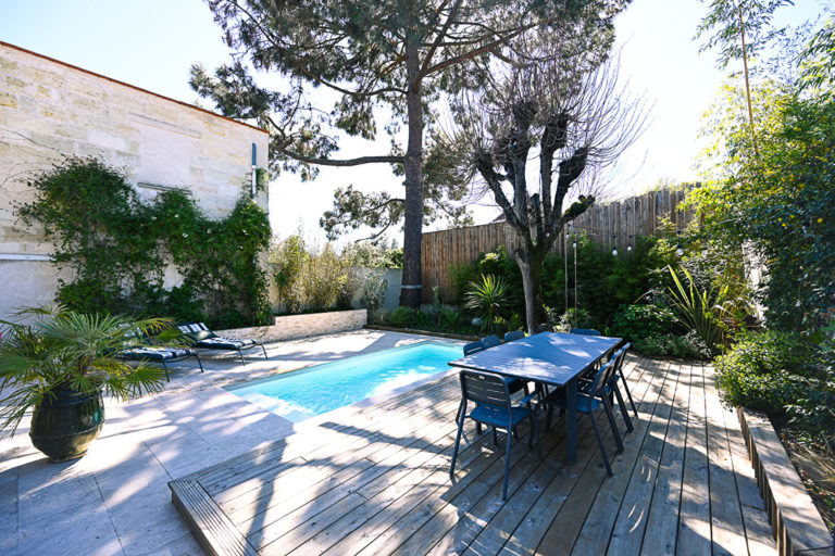 MAISON BOURGEOISE EN PIERRE "CHARTREUSE"  JARDIN PISCINE GARAGE  BEGLES