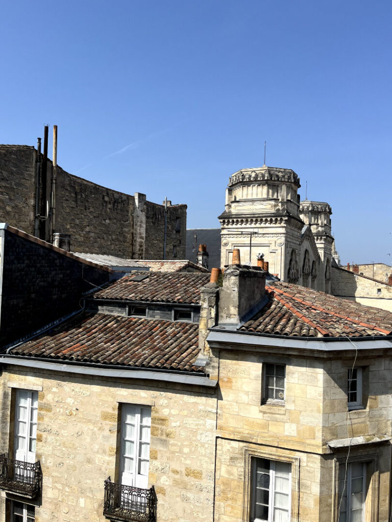 APPARTEMENT LUMINEUX IMMEUBLE PIERRE BORDEAUX CENTRE