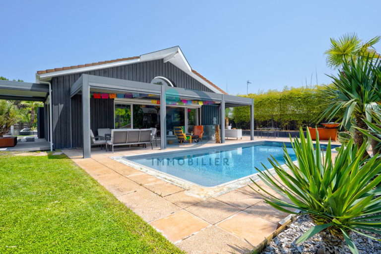 MAISON CONTEMPORAINE DE PLAIN PIED JARDIN - POTAGER - PISCINE GARAGE - DEPENDANCES MARTIGNAS SUR JALLE