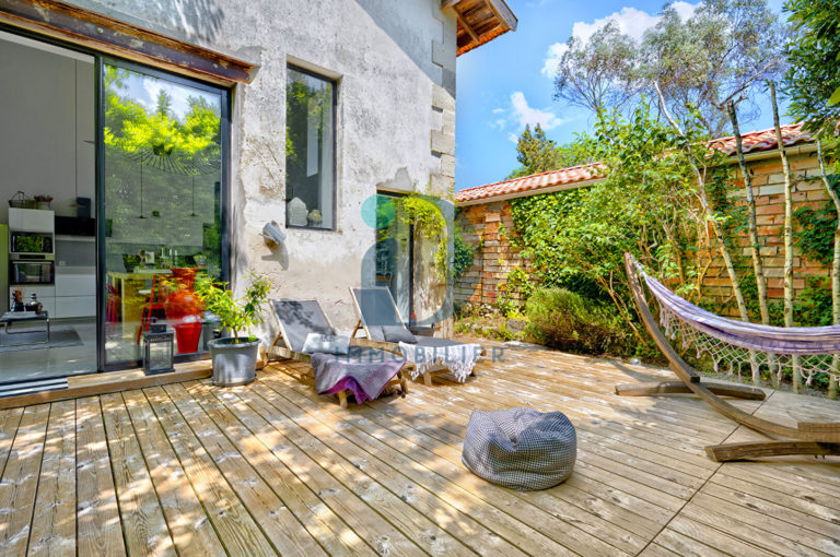 CASTELNAU DE MEDOC CENTRE SUPERBE MAISON 225 M2 TERRASSES  STATIONNEMENT EXTERIEUR