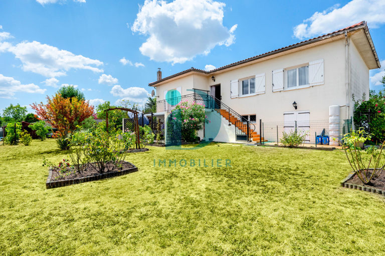 LORMONT SPACIEUSE MAISON FAMILIALE 223 M2 JARDIN ARBORE PARCELLE 1482 M2