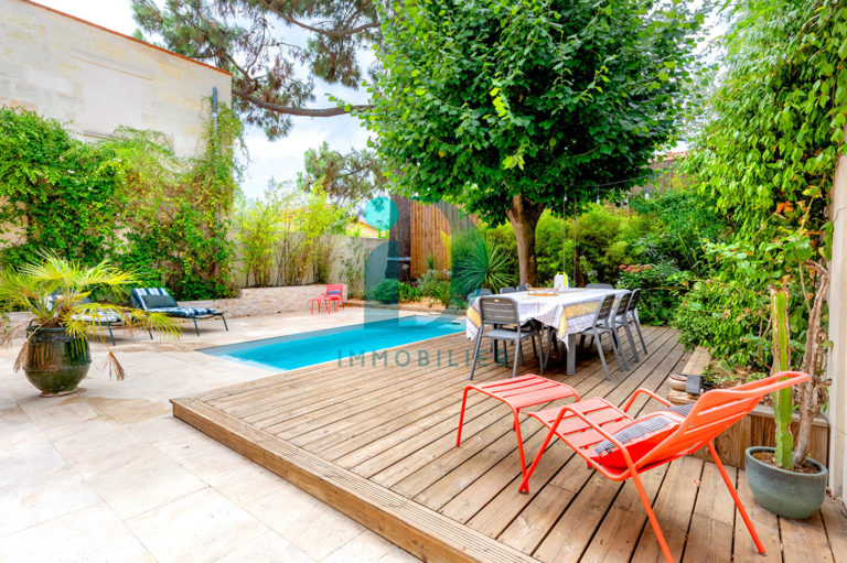 BORDEAUX BEGLES MAISON BOURGEOISE EN PIERRE "CHARTREUSE"  JARDIN PISCINE GARAGE