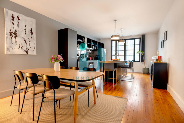 garage 190 m2 environ   Coeur historique de Libourne