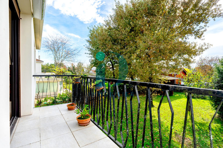 LORMONT LE VIEUX BOURG AGREABLE MAISON FAMILIALE 104 m2 JARDIN CLOS ARBORE GARAGE