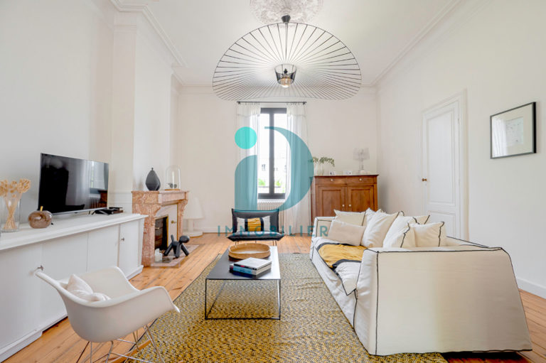 BORDEAUX BEGLES MAISON BOURGEOISE EN PIERRE "CHARTREUSE"  JARDIN PISCINE GARAGE