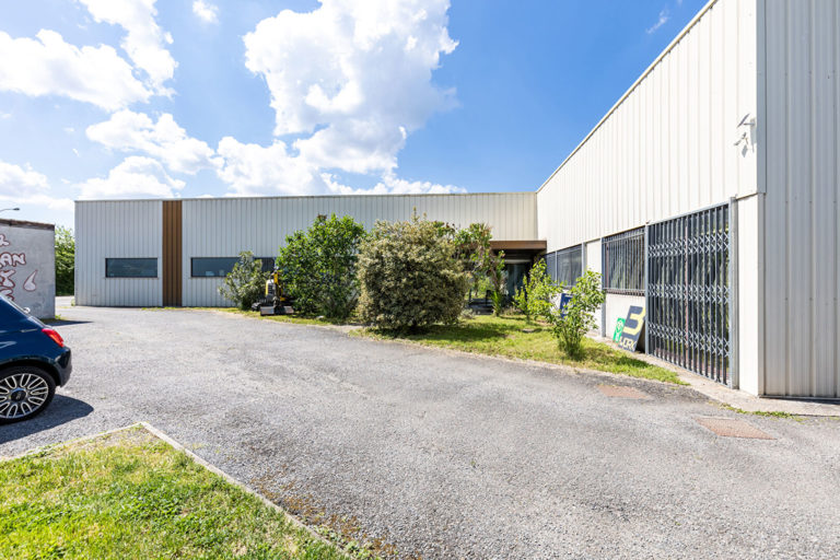 BORDEAUX NORD Bâtiment avec Entrepôts & Bureaux