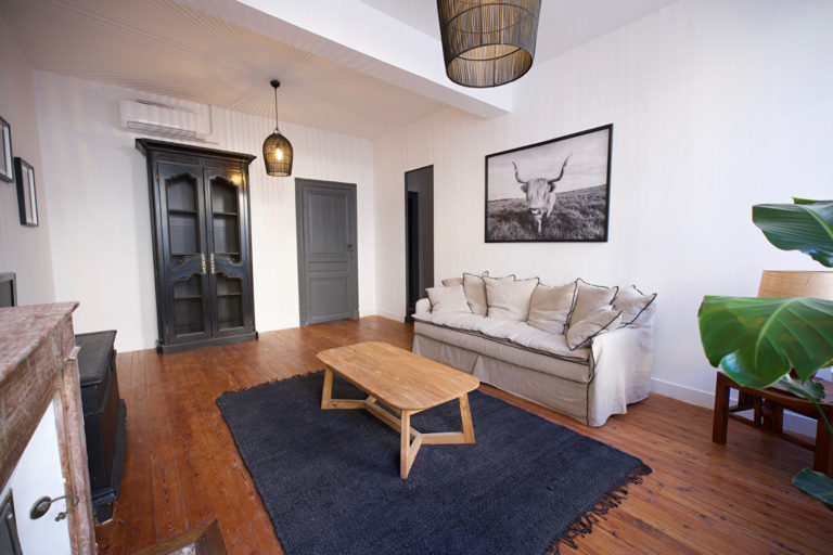 BORDEUX CHARTRONS RAVISSANT APPARTEMENT  T3 RENOVE - IMMEUBLE PIERRE