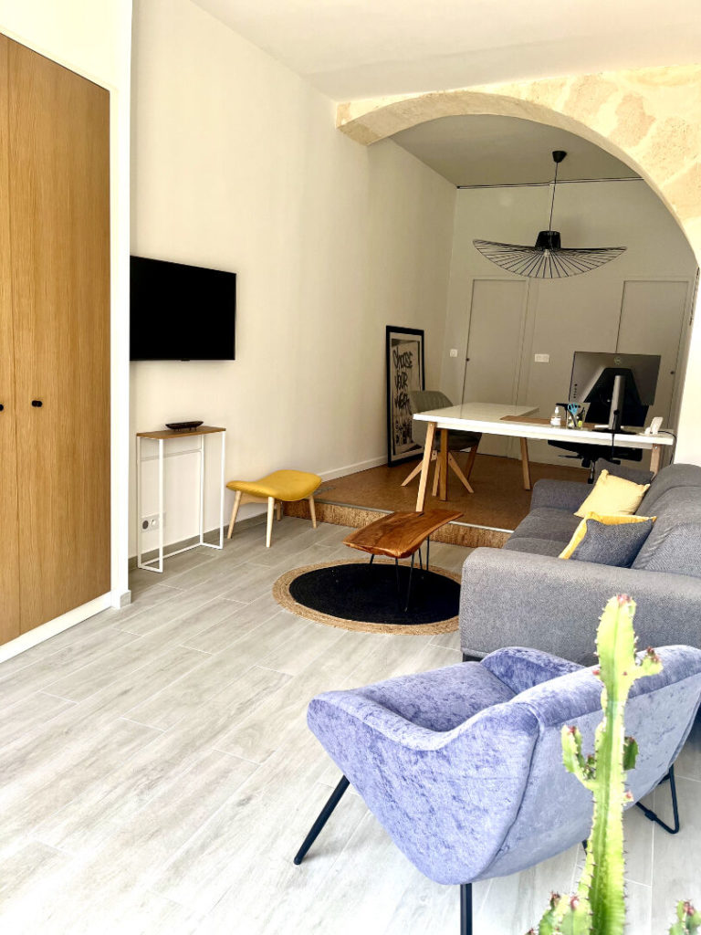 BUREAUX IMMEUBLE PIERRE BORDEAUX SECTEUR CHARTRONS / BACALAN PROCHE TRAM COMMERCES