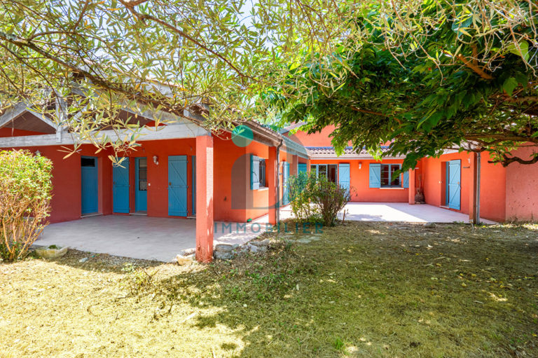 FARGUES SAINT HILAIRE Ravissante maison familiale 215 m2 jardin terrasses garage