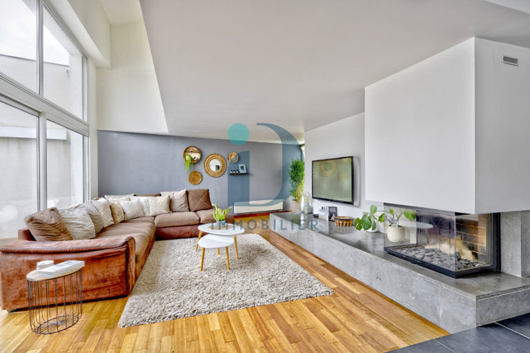 TRESSES Maison d'architecte 188 m2 avec piscine