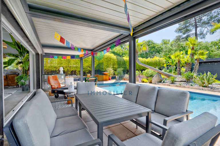 MARTIGNAS SUR JALLE MAISON CONTEMPORAINE Garage  piscine jardin