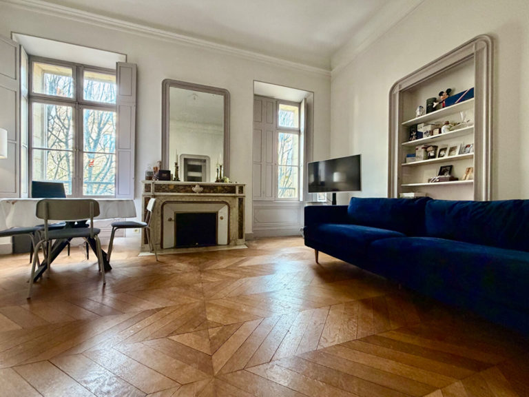 BORDEAUX QUINCONCES APPARTEMENT FAMILIAL 111 M2 - CAVE - GRENIER